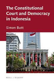 Cover Constitutional Court and Democracy in Indonesia / Simon Butt