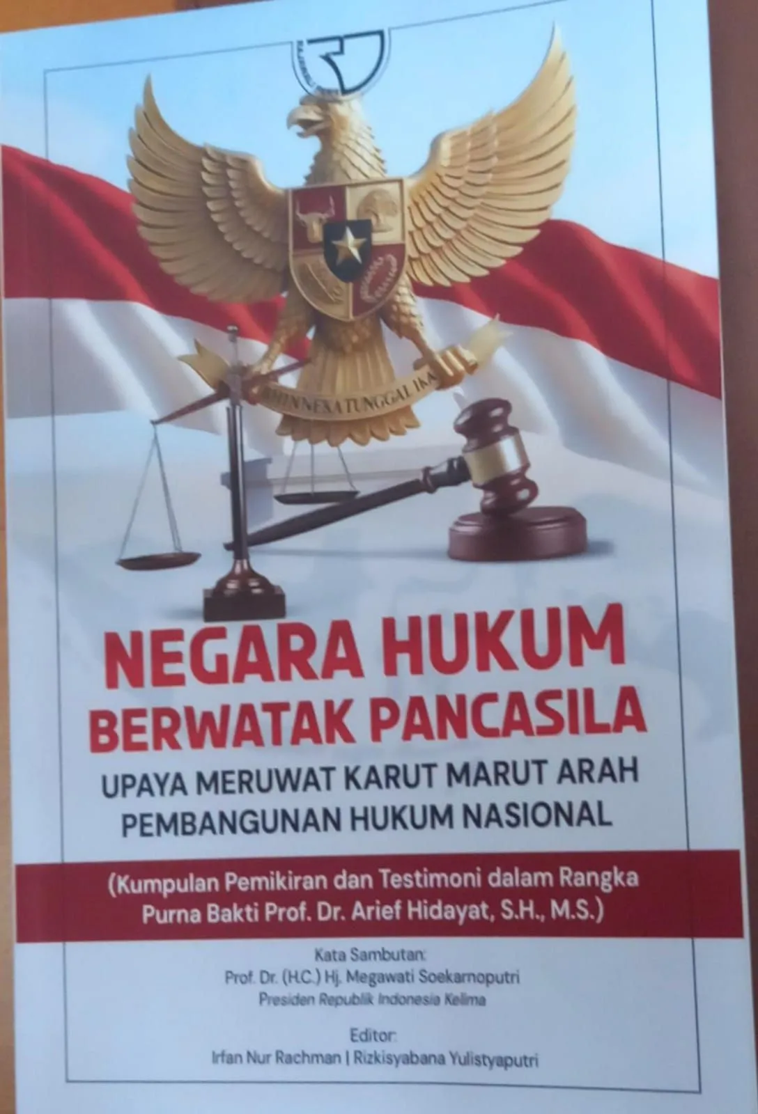 Cover Negara hukum berwatak Pancasila Upaya meruwat karut marut arah pembangunan hukum nasional / Irfan Nur Rachman (editor)
